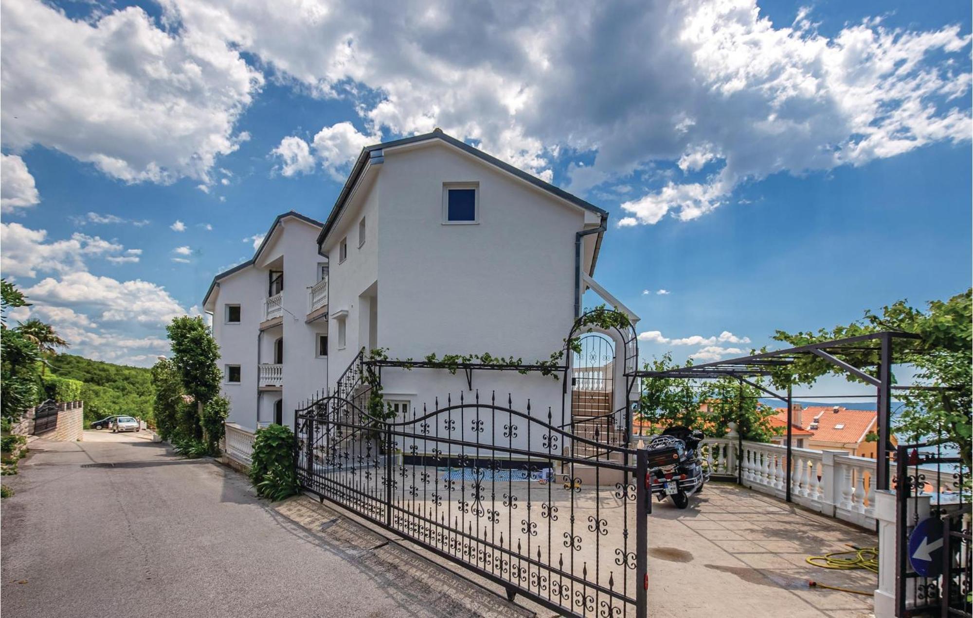 Stunning Apartment In Crikvenica With Kitchen Exterior foto