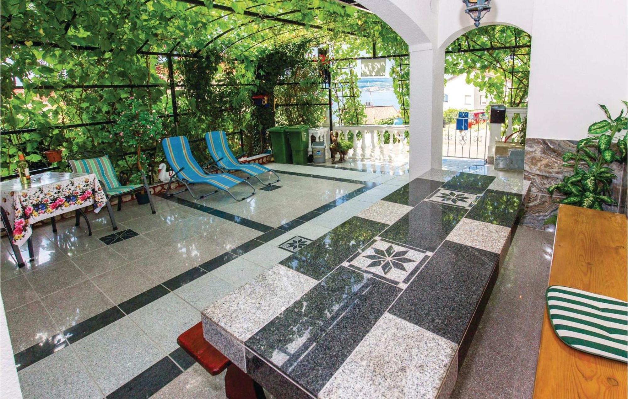 Stunning Apartment In Crikvenica With Kitchen Exterior foto